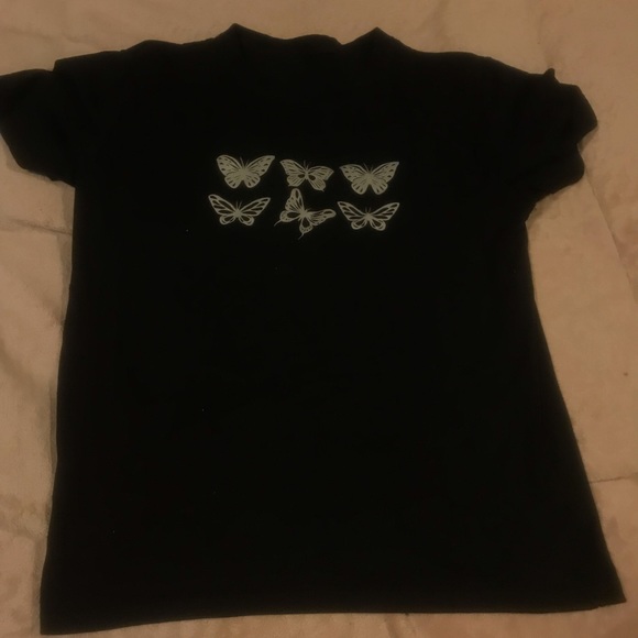 Black butterfly designed shirt - Picture 2 of 2